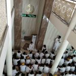 Mushola sekolah adalah fasilitas ibadah penting yang berfungsi sebagai pusat pembinaan karakter religius, moral, dan ukhuwah islamiyah bagi siswa, guru, dan staf. Selain untuk shalat berjamaah dan mengaji, mushola menjadi tempat pendidikan karakter non-formal yang membentuk spiritualitas serta kebiasaan positif warga sekolah.
